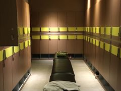 更衣室-康斐斯健身