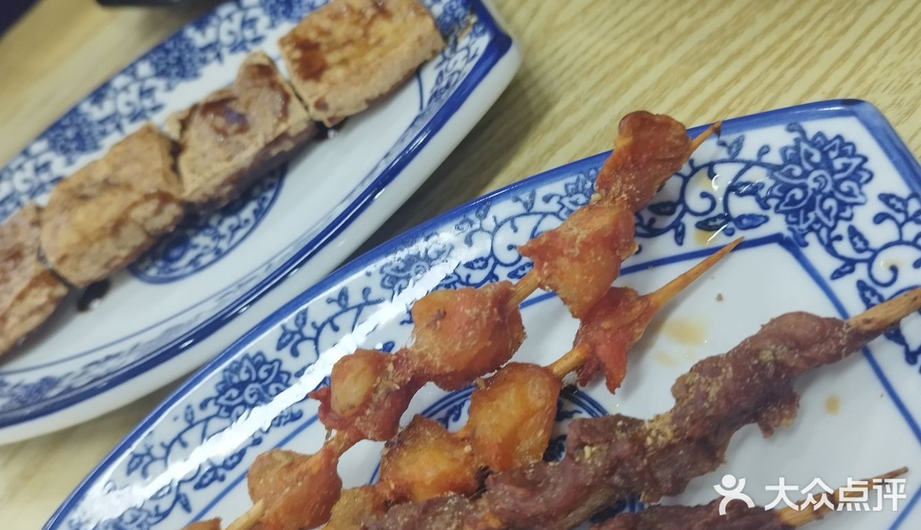 凤凰西街这家砂锅店猪蹄很好吃[呲牙]