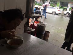 -严氏重油烧麦(民权路店)