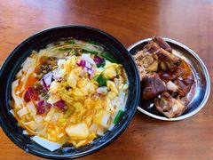 小碗猪脚卷粉-鸿浩扒猪脚米线