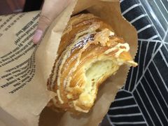 芝心流奶羊角包-麦田工坊(月湖店)