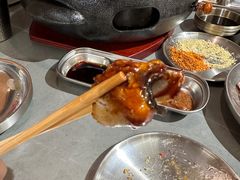 -围炉肉舍•炭烤活鳗•丹东海鲜烤肉(步行街店)