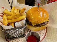 -BOURBON 玻本美式餐厅酒吧(虹桥新天地店)