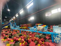 -嘿哟动霸CHUA·新潮玩运动娱乐中心·蹦床滑冰团建乐园