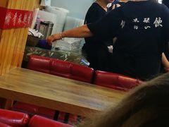 -愉肴麻辣香锅(中山路店)