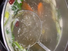 高钙牛骨原汤锅底-乡土黄·鲜牛肉火锅·小龙虾(兴业街店)