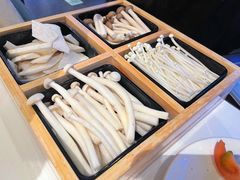 鲜菌拼盘-烹然四季椰子鸡火锅(姚家园万象汇店)