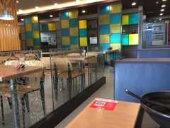 面包甜点陈列柜-回味鸭血粉丝汤(南京站店)