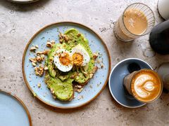 牛油果煮蛋吐司-RAC BAR(安福路店)