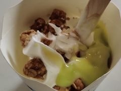 酸奶葡萄燕麦麦旋风-麦当劳(凯德广场店)