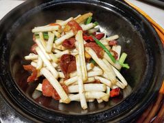 花生苗炒香肠-味上湘菜馆(岳麓山店)