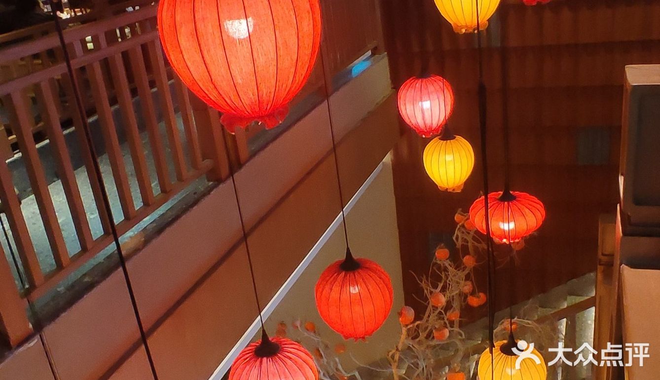 筱爷叔的菜，我比较喜欢蟹炒年糕，熏鱼等有江浙特色的