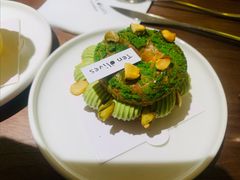 开心果树莓泡芙-Ten Olives甜点