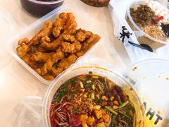 -爆炸头阿姨小四川正宗川味小吃(无任何分店)