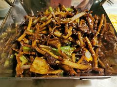 干锅香煸茶树菇-弄堂里(西溪龙湖天街店)