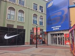 -王府井奥莱棋盘山小镇