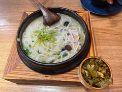 蒙自过桥米线-麦麦山云南菜(复地活力城店)