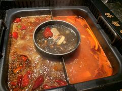 -老牌坊云南鱼豆花火锅(哈西万达店)