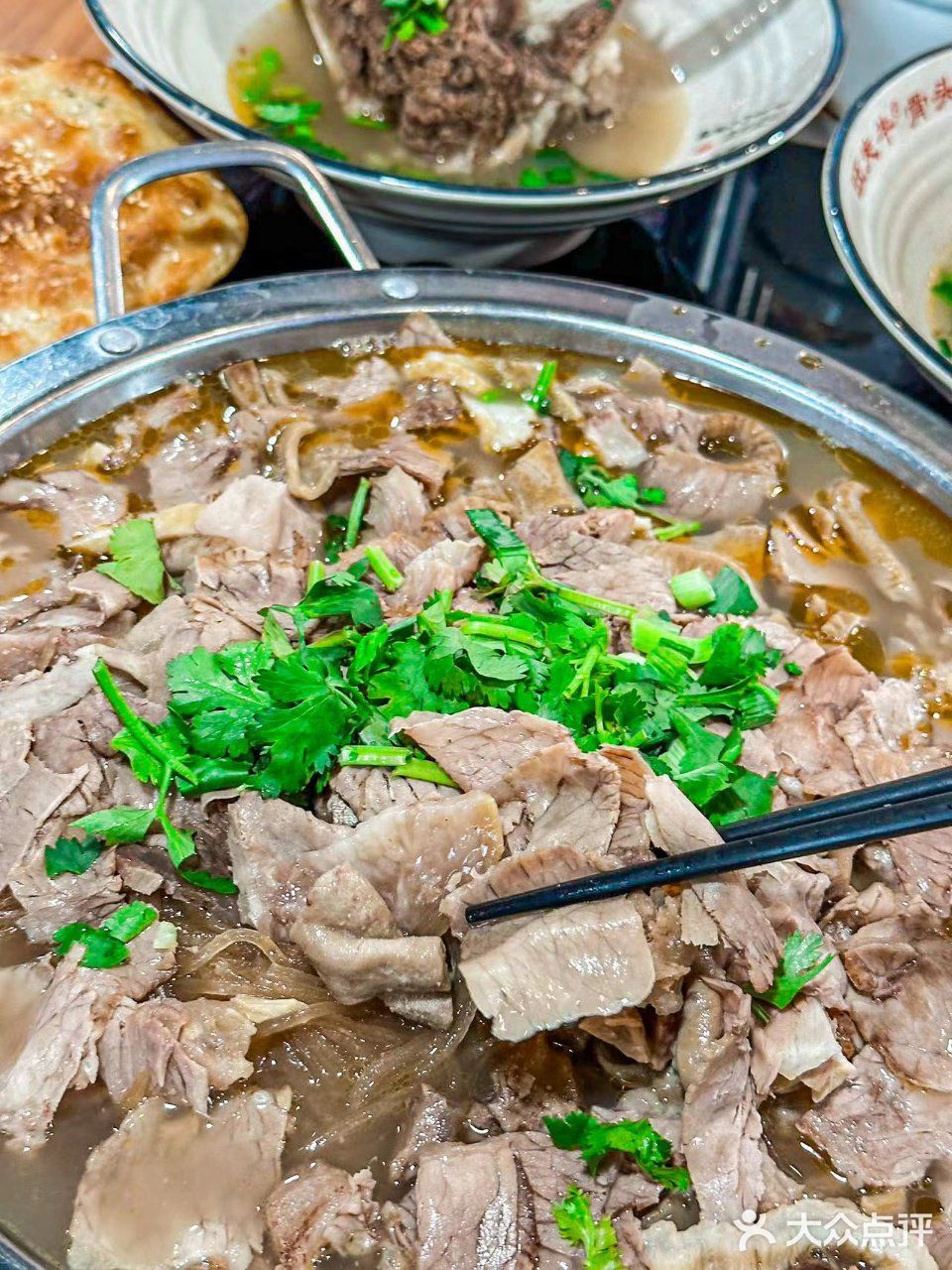 家人们!发现新大陆了牛肉锅怎么这么好吃😋