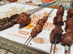 -小董哥烤串·爆汁大油边(故宫店)
