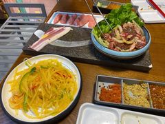 招牌拌牛肉-正宗齐齐哈尔烤肉·齐牛哥鲜切炭火烤肉(杭州总店)