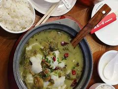 石锅酸菜鱼-周鱼小馆石锅酸菜鱼(活力汇店)