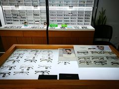 -视野联行眼镜•蔡司•依视路(温江店)
