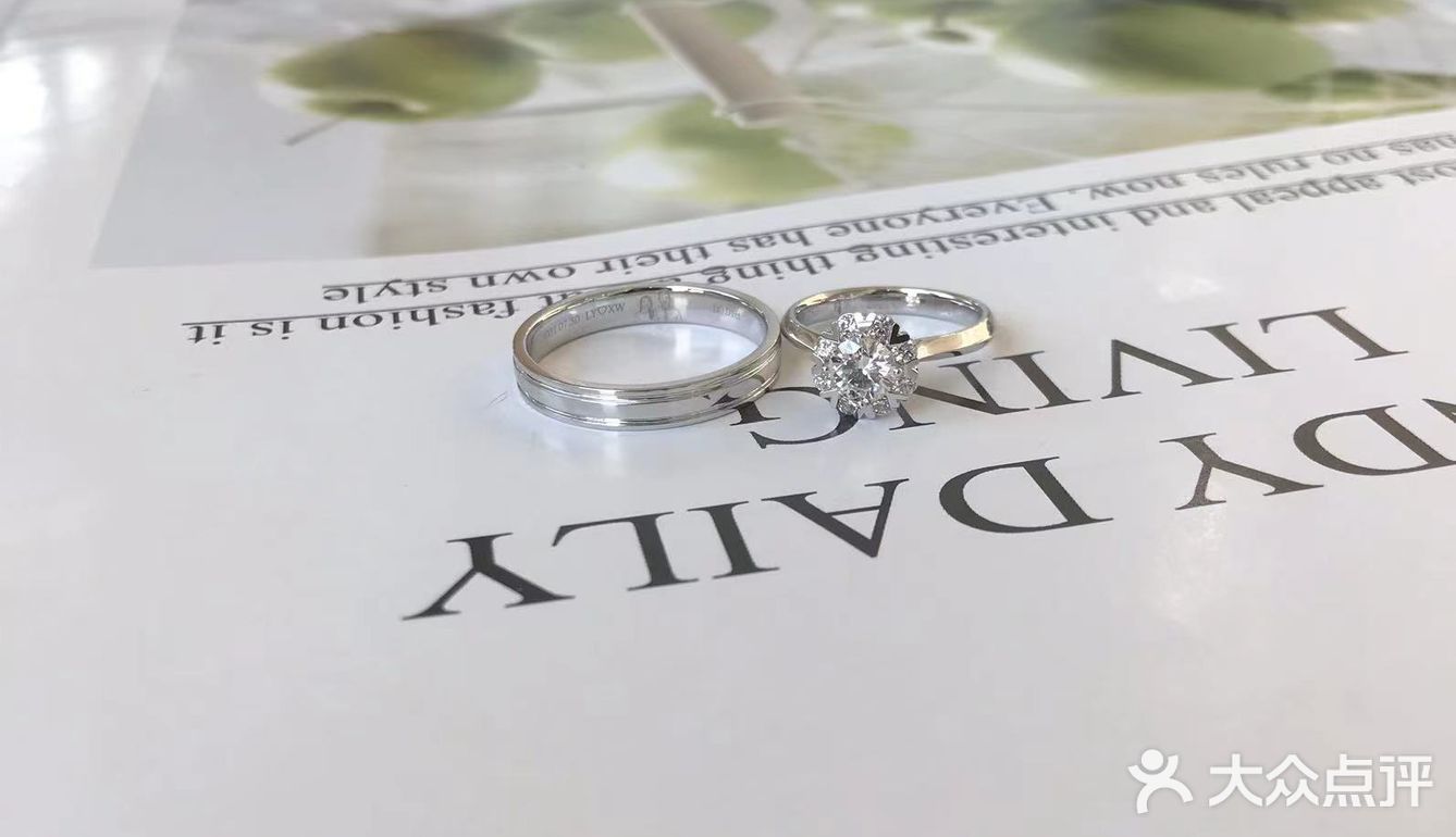 宝石印记9周年庆[礼花][礼花][礼花]婚戒定制店预约起来