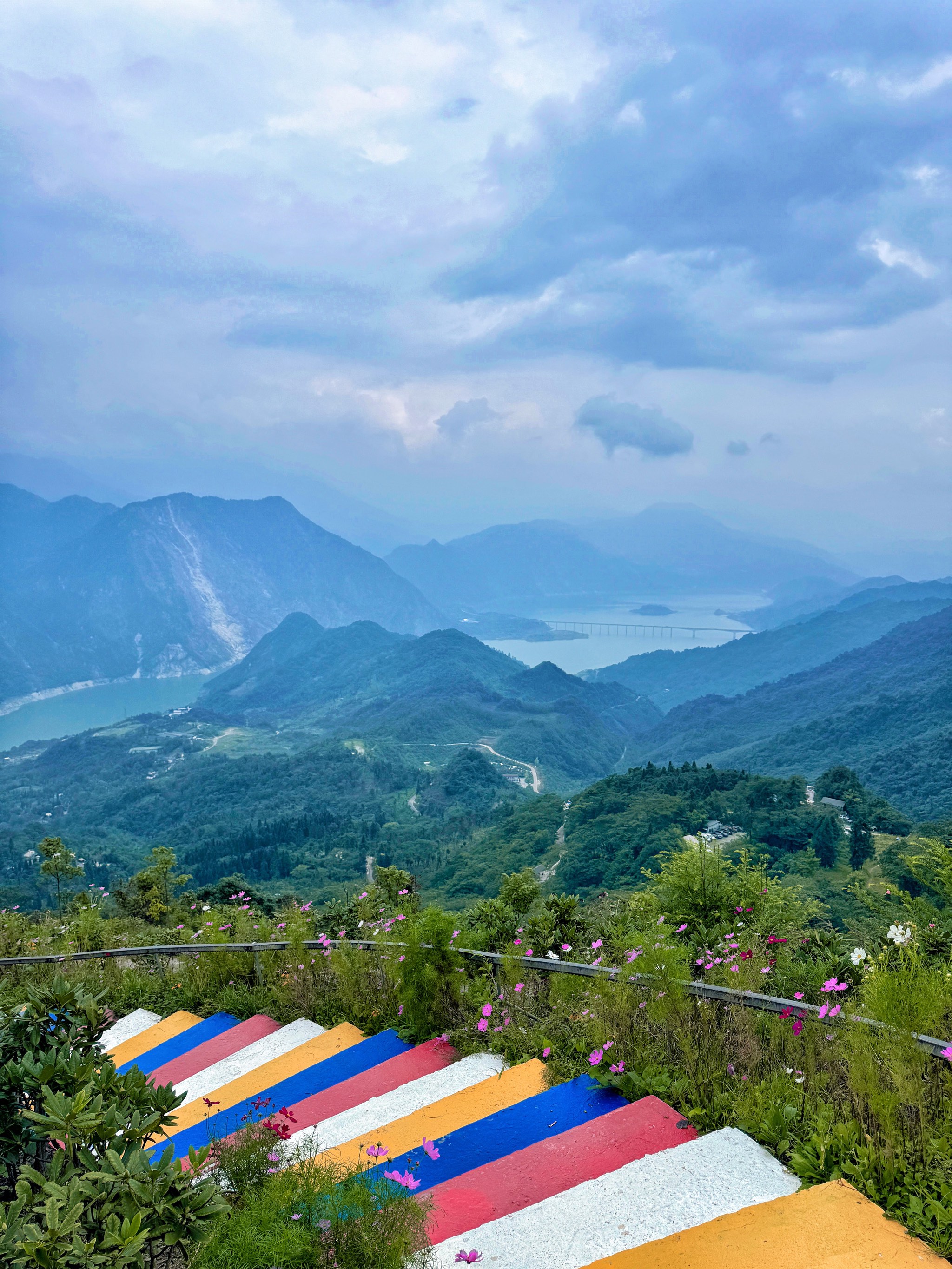 四川周边好玩的地方图片