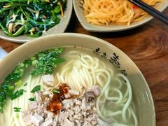-亮亮面馆(经六路店)