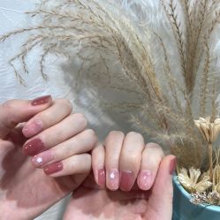 -花岐款式专研健康美甲沙龙