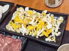 -果松木炭酸菜铜火锅·外婆参鸡汤