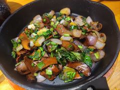 铁盘香煎黑牛肝菌-云海肴·汽锅鸡·云南菜(天山百盛优客店)