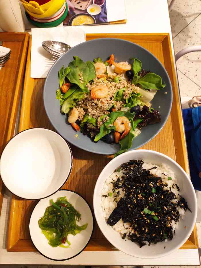 椥辻料理·咖喱蛋包饭专门店(雨花客厅店"算是很干净的就餐环境