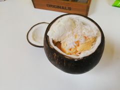 -志龙皇冠吃货椰子铺