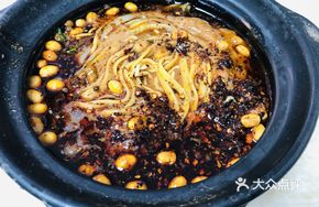 Braised Beef Tendon Noodles with Cornmeal