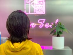 -Feel 羽毛接发