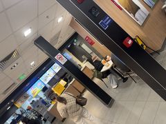 -麦当劳(上海虹桥站30B检票口楼上)