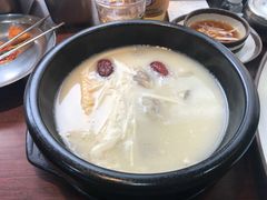 牛膝骨雪浓汤-神仙雪浓汤(明洞店)