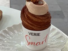 焦糖核桃卡仕达可芬小脑袋-VERIE BAKEHOUSE