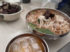 -正宗杨记普洱酸醋米线(总店)