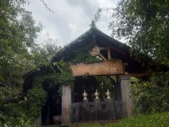 -腾冲洞山温泉村