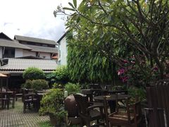 -Dash Teak House