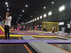 -嘿哟动霸CHUA·新潮玩运动娱乐中心·蹦床滑冰团建乐园