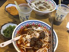 -鑫花溪牛肉米粉(人民广场店)
