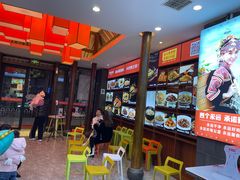 -阿瓦山寨·湘菜现炒·剁椒鱼头王(咸阳总店)
