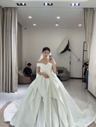 -禕·愫白婚纱商店