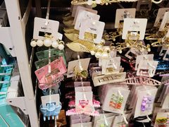 -名创优品(北京新中关购物中心地铁层店)