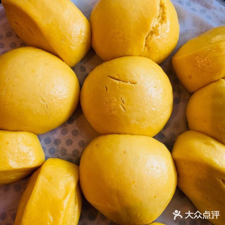 隔着屏幕似乎都闻到了香味，很赞，面包还是趁热最好吃