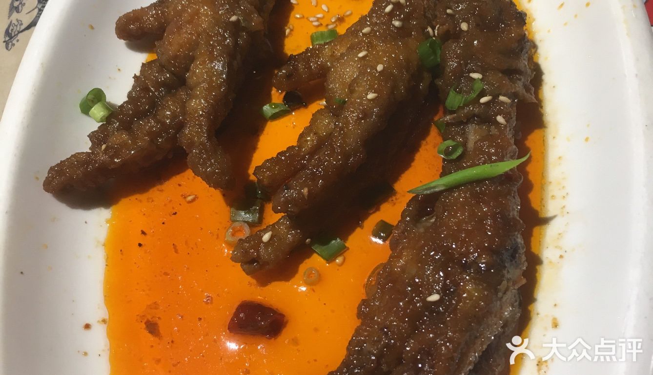 我们进去的时候一楼满座了，坐的2楼